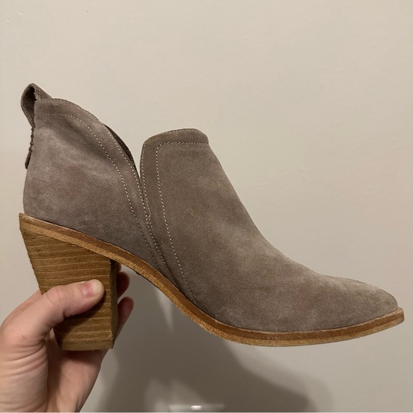 Jeffrey Campbell Rosalee Taupe Angled Stacked Heel Bootie Size 9 EUC - Picture 2 of 11